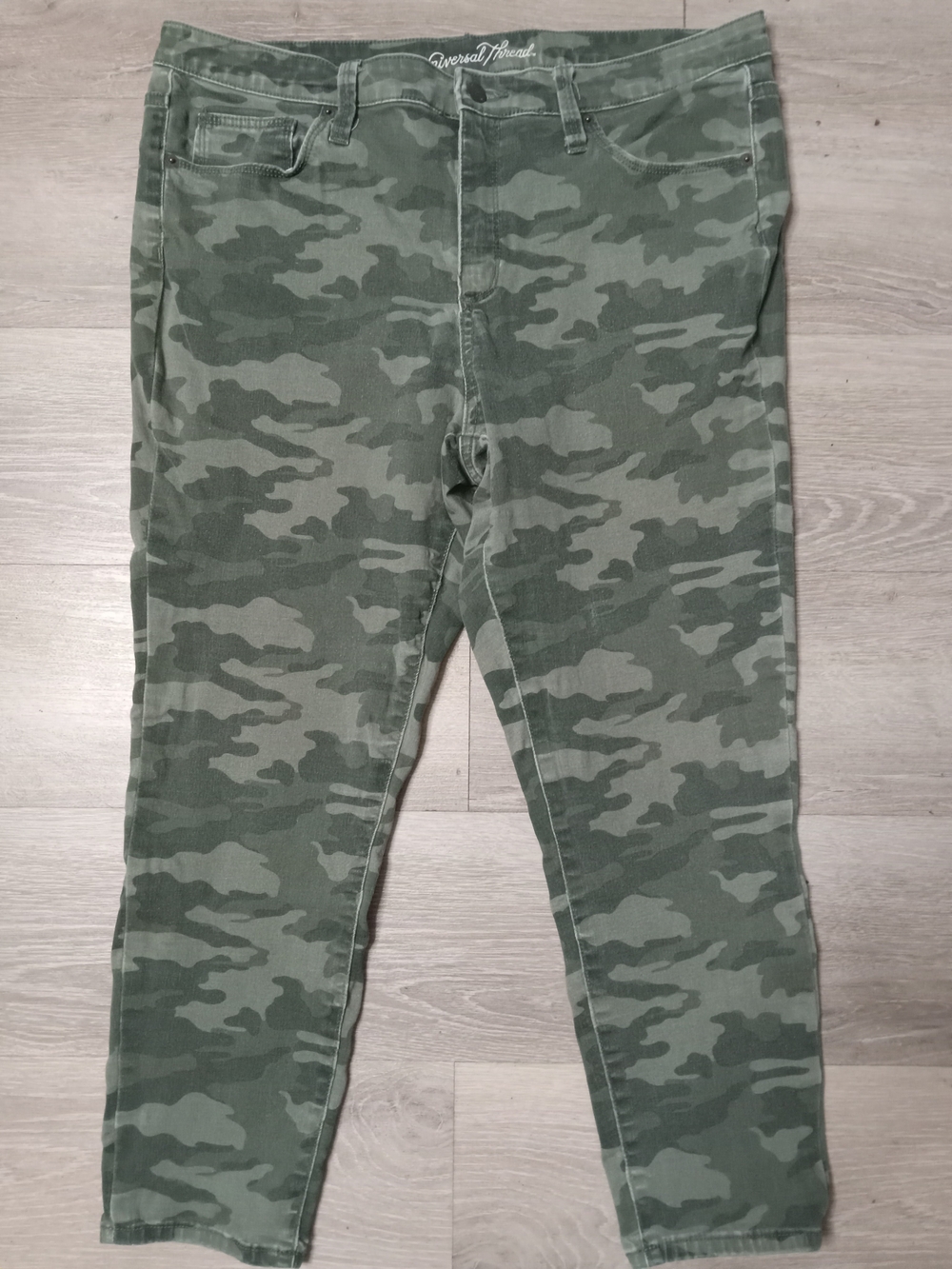 Universal Thread Olive Green Camo Jeans